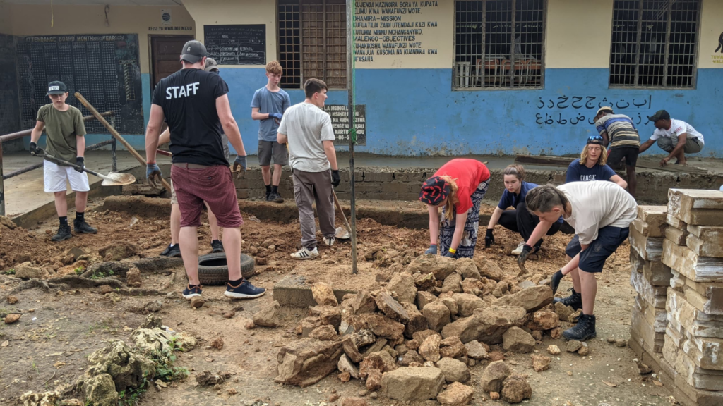 Fuoni Easter Volunteer Programme 2024 - African Adventures